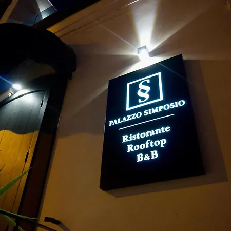 Palazzo Simposio Frühstückspension Torre Maggiore